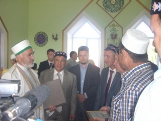 Президент Татарстана посетил мечеть в Барде