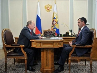 Президент провел встречу с главой Ингушетии (фото: пресс-служба Кремля)