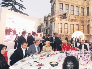 Эрдоган использует ифтары для общения с гражданами страны