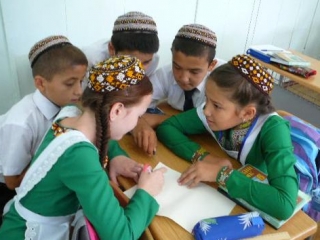 Учащиеся одной из туркменских школ