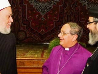 Англиканский епископ Каира Мунир Анис с представителями мусульманского и христианско-коптского духовенства.