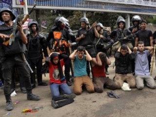 По неофициальным данным, в столкновениях с армией и полицией погибли порядка 2,2 тыс человек