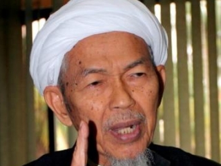 Духовный наставник мусульманской партии Малайзии PAS  Муршидуль Ам Туан Гуру Ник Абдул Азиз Ник Мат