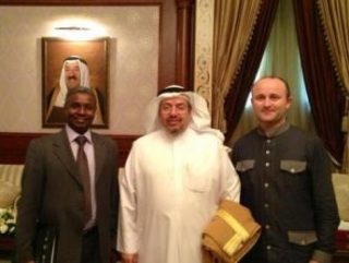 Слева направо: Посол Атта Аль-Маннан Бахит,  доктор Адель аль-Фалях, Турко Даудов
