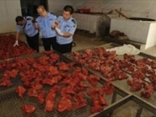 Китайская полиция конфисковывает фальшивой мясо-халяль