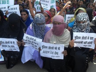 Пока что индийским мусульманкам проще отстаивать права на демонстрации,чем в суде