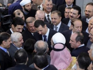 Башар Асад во время посещения мечети