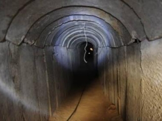 Длина тоннеля составляет три километра