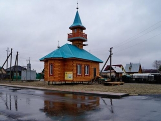 Новая мечеть и новый асфальт в старой деревне