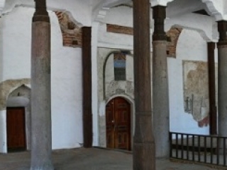 Вход в мечеть Куршум-джамие в Карлово. У нее самый высокий в Болгарии минарет