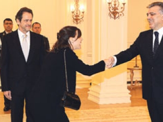 Посол Греции в Турции Кириакос Лукакис с супругой на церемонии вручения верительных грамот Президенту  Турции Абдулле Гюлю
