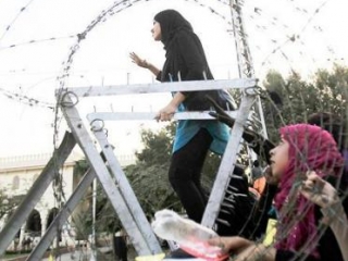 Женщины, выступающие в поддержку Мурси в каирском парке аз-Задийя. Правительство, отказом откомпромисса продемонстрировало, что ему не нужно национальное примирение