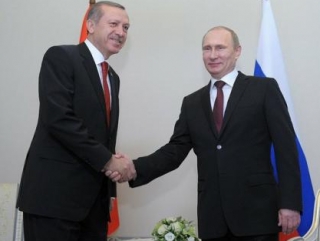 Премьер-министр Турции и президент РФ на встрече перед заседанием (фото: пресс-служба Кремля)