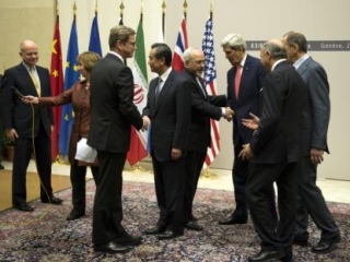 Представители «шестерки» и Ирана после подписания соглашения (Фото: EPA)