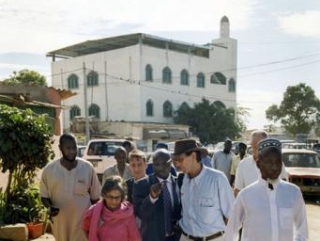 Возле одной из мечетей столицы анголы - Луанды