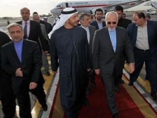 Прибытие главы МИД ОАЭ в Тегеран (Фото: Fars News Agency)
