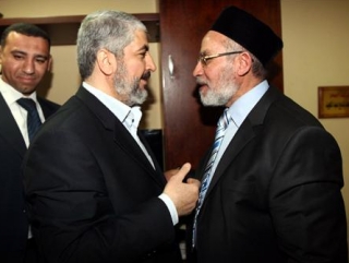 Лидер ХАМАС Халед Мишааль и глава «Братьев-мусульман» Египта Мухаммед Бадиа