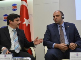 Экс-министр Хамед (справа) во время визита в Турцию
