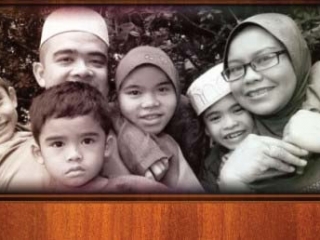 Выходцы из Малайзии, супруги Азизуль Рахим Авалутддин и Шалват Ниршаль по прежнему в заключении, а их дети- в шведской семье.