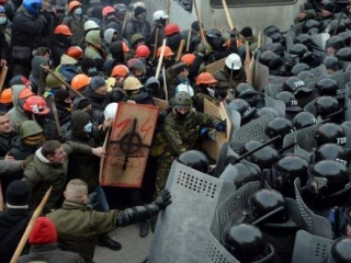 «Правый сектор» теснит бойцов «Беркута» в центре Киева