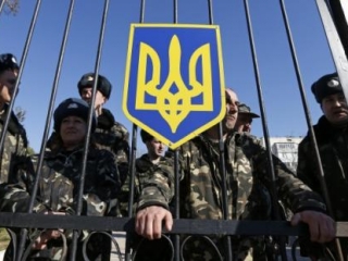 Как сообщают местные СМИ, украинские военные блокированы и не смогут помешать проведению референдума