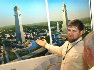 Глава Чечни Рамзан Кадыров около изображения дизайн-макета будущего здания