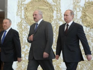 Лидеры России, Белоруссии и Казахстана провели напряженные переговоры в Минске