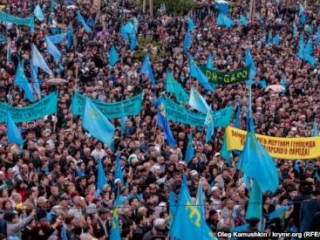 На митинге крымских татар в Симферополе 18 мая 2014 г