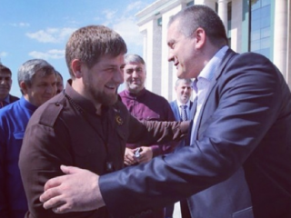 Рамзан Кадыров получил из рук Сергея Аксенова медаль «За освобождение Крыма»