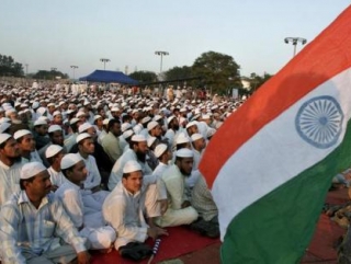 Индийские мусульмане на джума-намазе