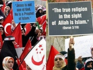 Демонстрация турецких мусульманок в защиту своей религии