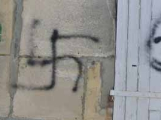 «Художество» фашистов на стене мечети