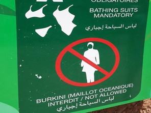 Объявление о запрете буркини на курорте