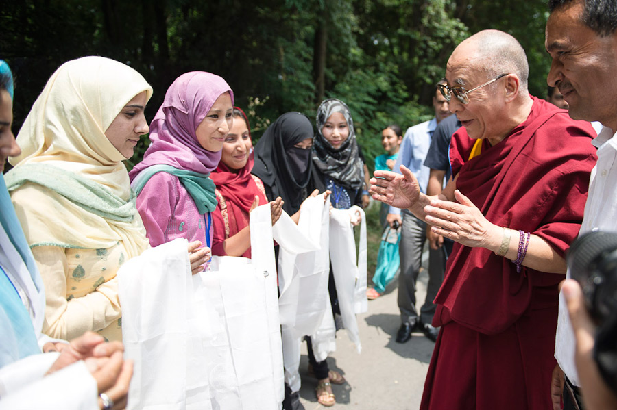Далай-лама во время визита в Сринагар