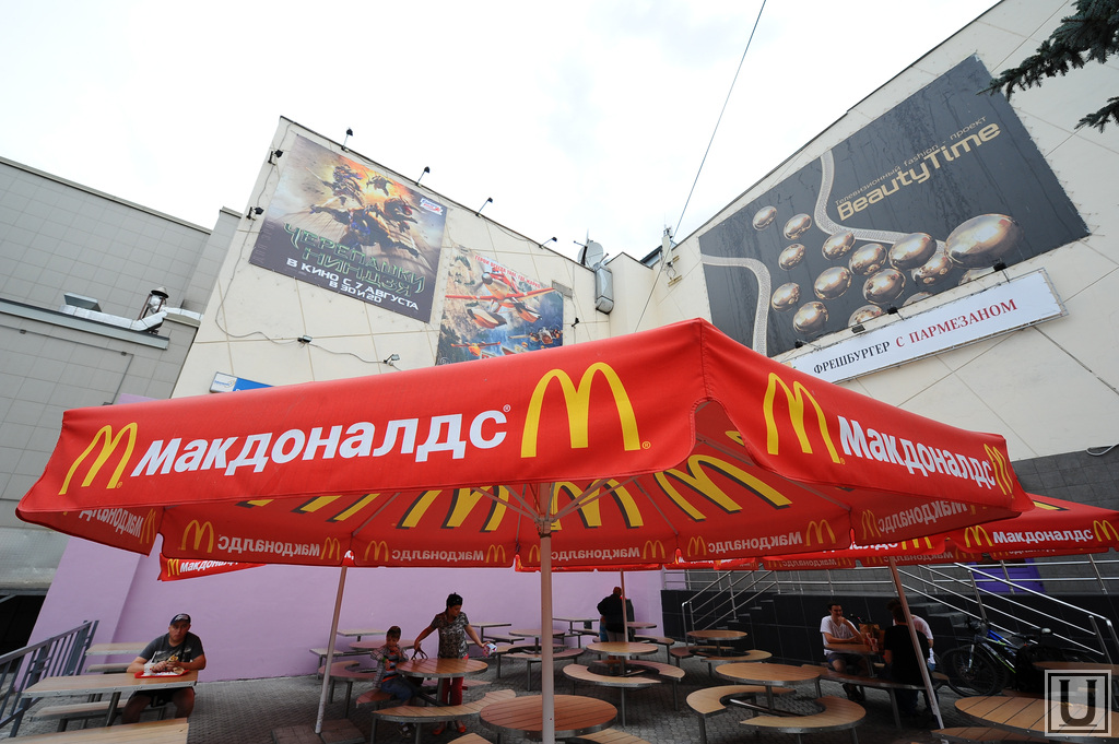 Хотя молодые россияне и любят заскочить в McDonald's, они понимают, что закрытие ресторанов сети только на пользу их здоровью 