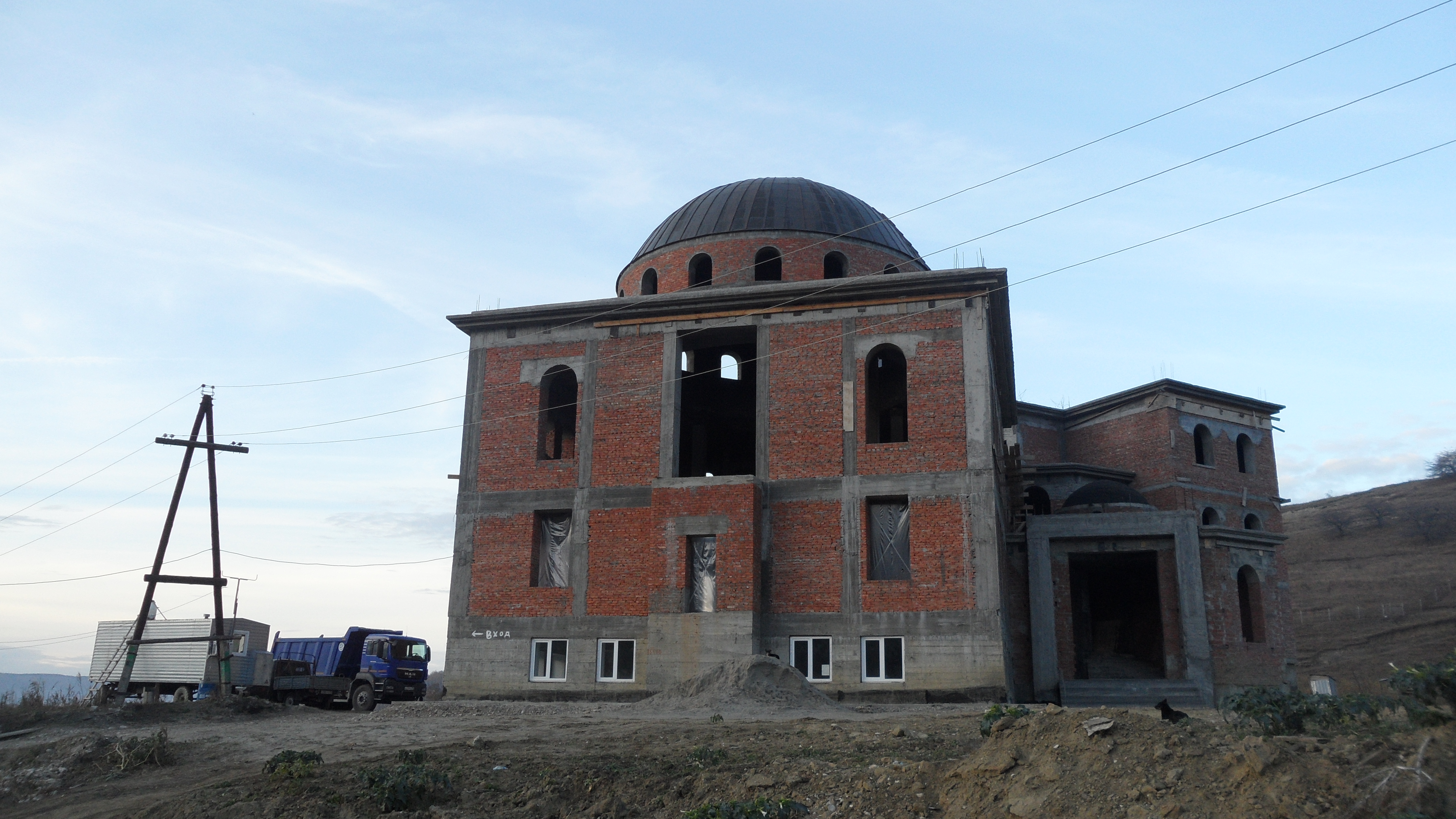 Достраивающаяся мечеть в поселке Белореченский под Кисловодском