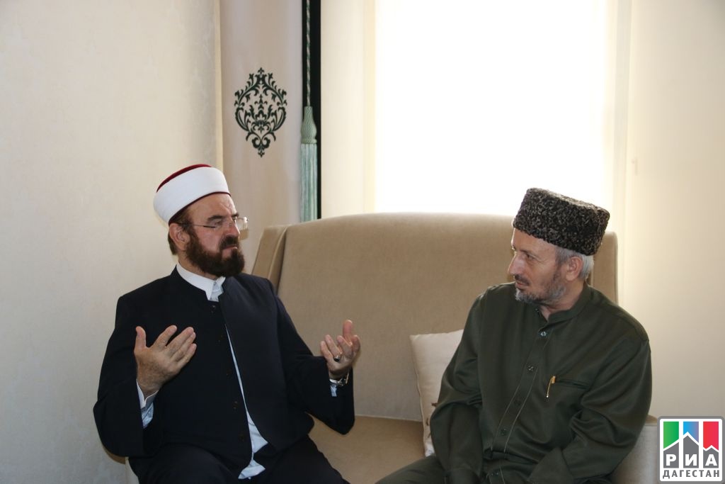 Шейх Али аль-Карадаги с муфтием Дагестана Ахмадом хаджи Абдуллаевым. Фото: РИА Дагестан