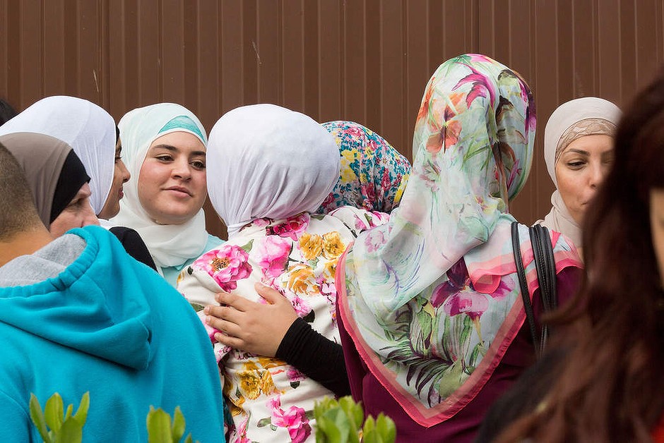 Австралийские мусульманки поздравляют друг друга с праздником
