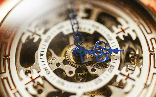 Эффект от перевода часов будет заметен не раньше марта 2015 года - эксперты