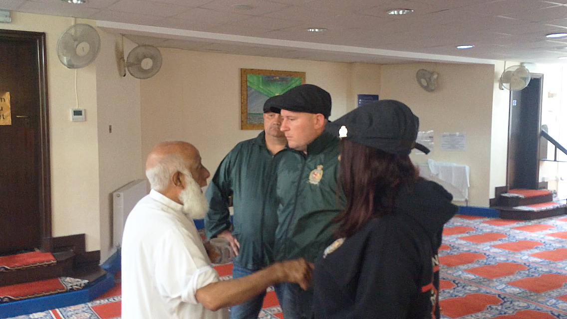 Члены группировки «разбираются» с пожилым прихожанином мечети
