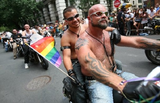 Участники гей-парада 