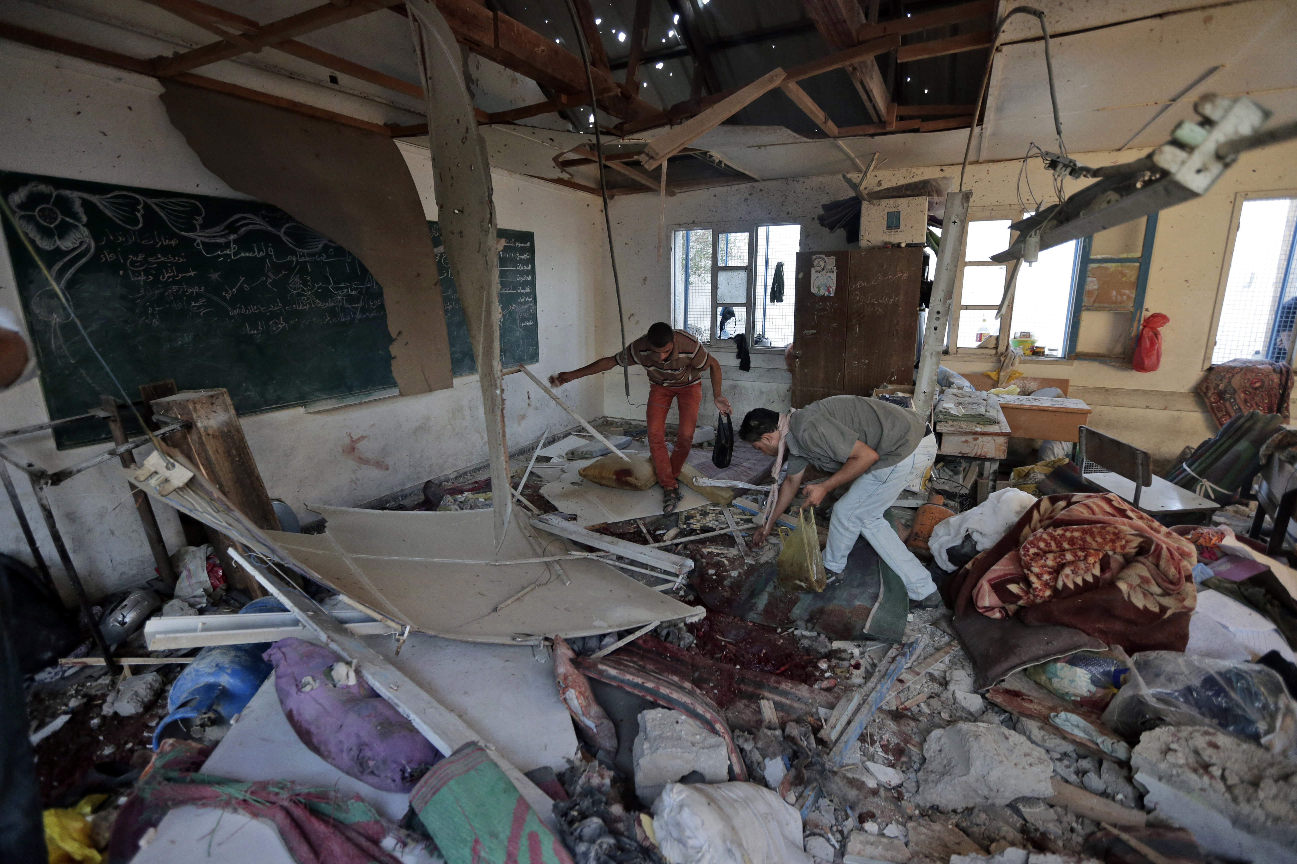 Израиль обстрелял ракетами 4 школы ООН в Газе (Фото: AP/Lefteris Pitarakis)
