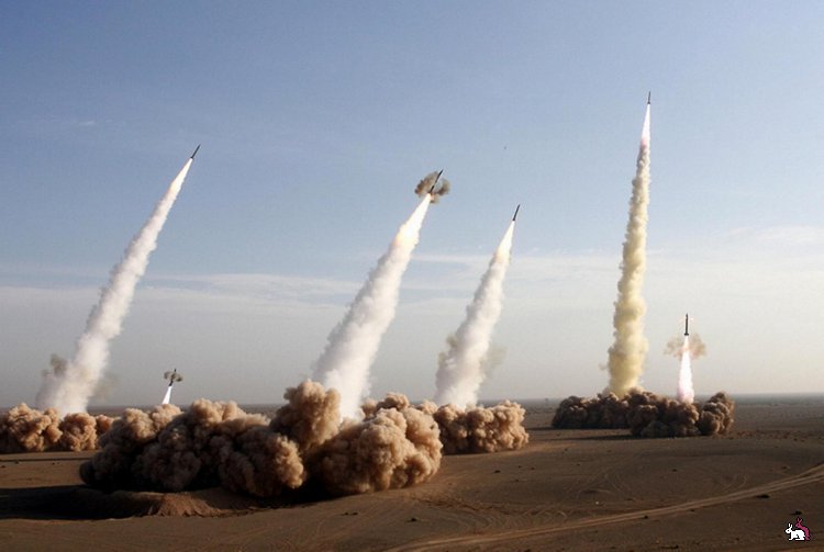 Иран демонстрирует ракетный кулак