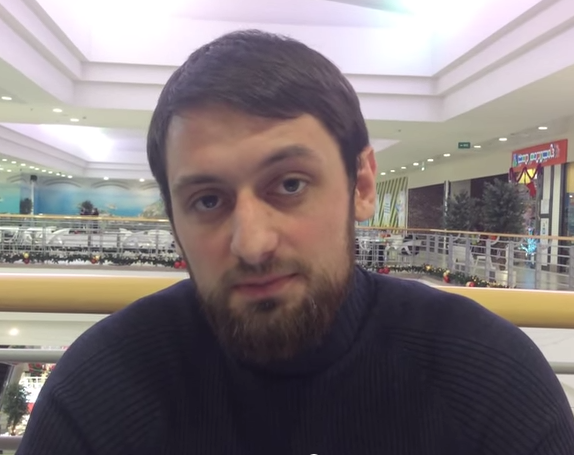 Фрагмент видео-обращения блогера Али Чаринского