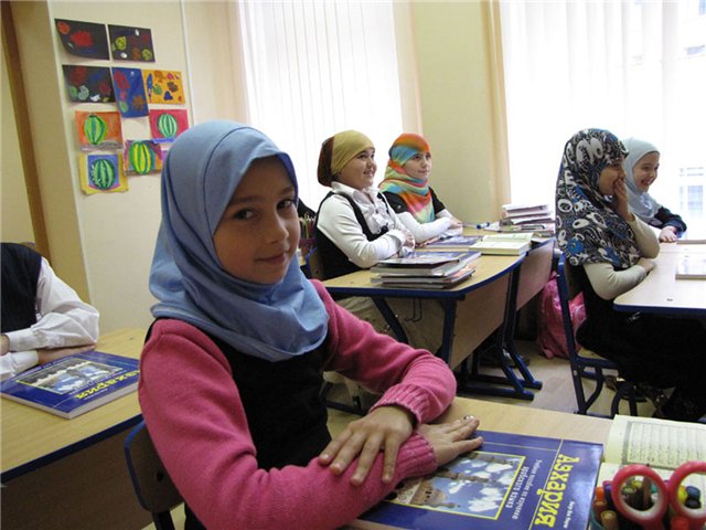 Тема права российских школьниц носить платки может выйти на международный уровень