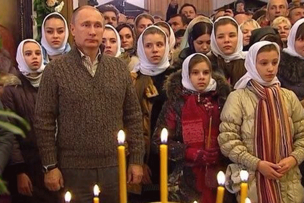 Платок - русская традиция, напоминают в христианской общине