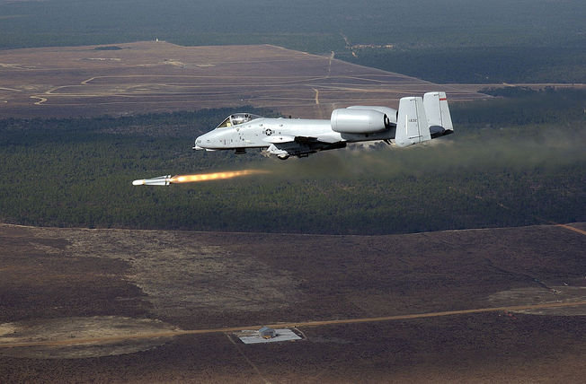 А-10 производит пуск ракеты Maverick