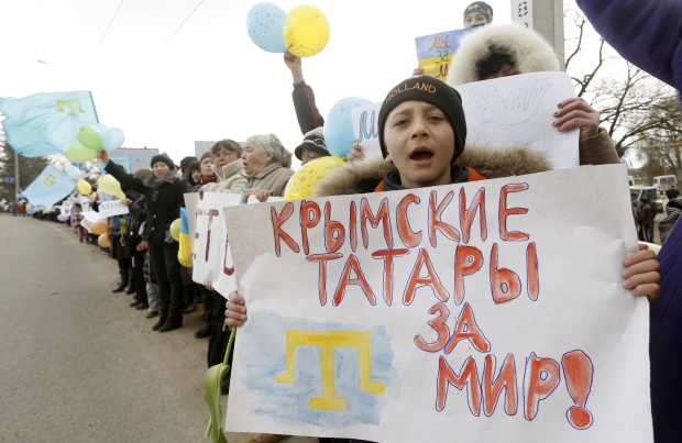 Юный участник акции крымских татар