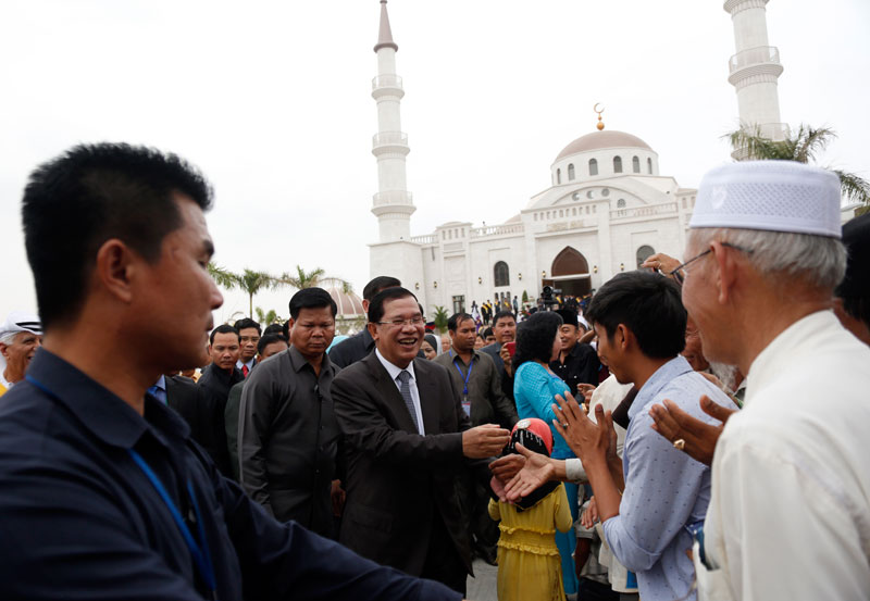 Мусульмане чам радуются открытию мечети
