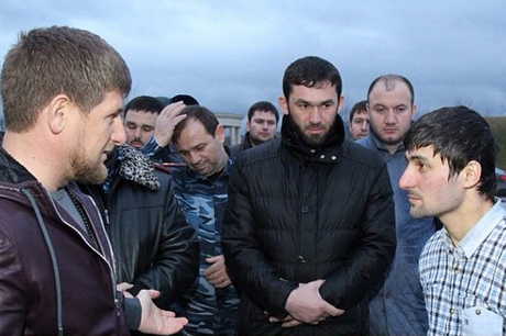 Встреча Рамзана Кадырова со сдавшимся боевиком Зелимханом Магомадовым (Фото: страница главы ЧР в соцсети)